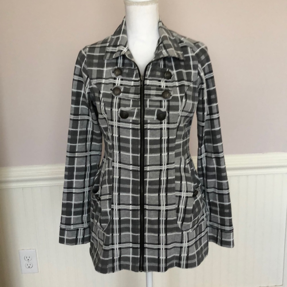 Very cute fitted PLAID BLAZER /SWEATER/ JACKET